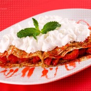 Crêpes with Strawberries and Whipped Cream